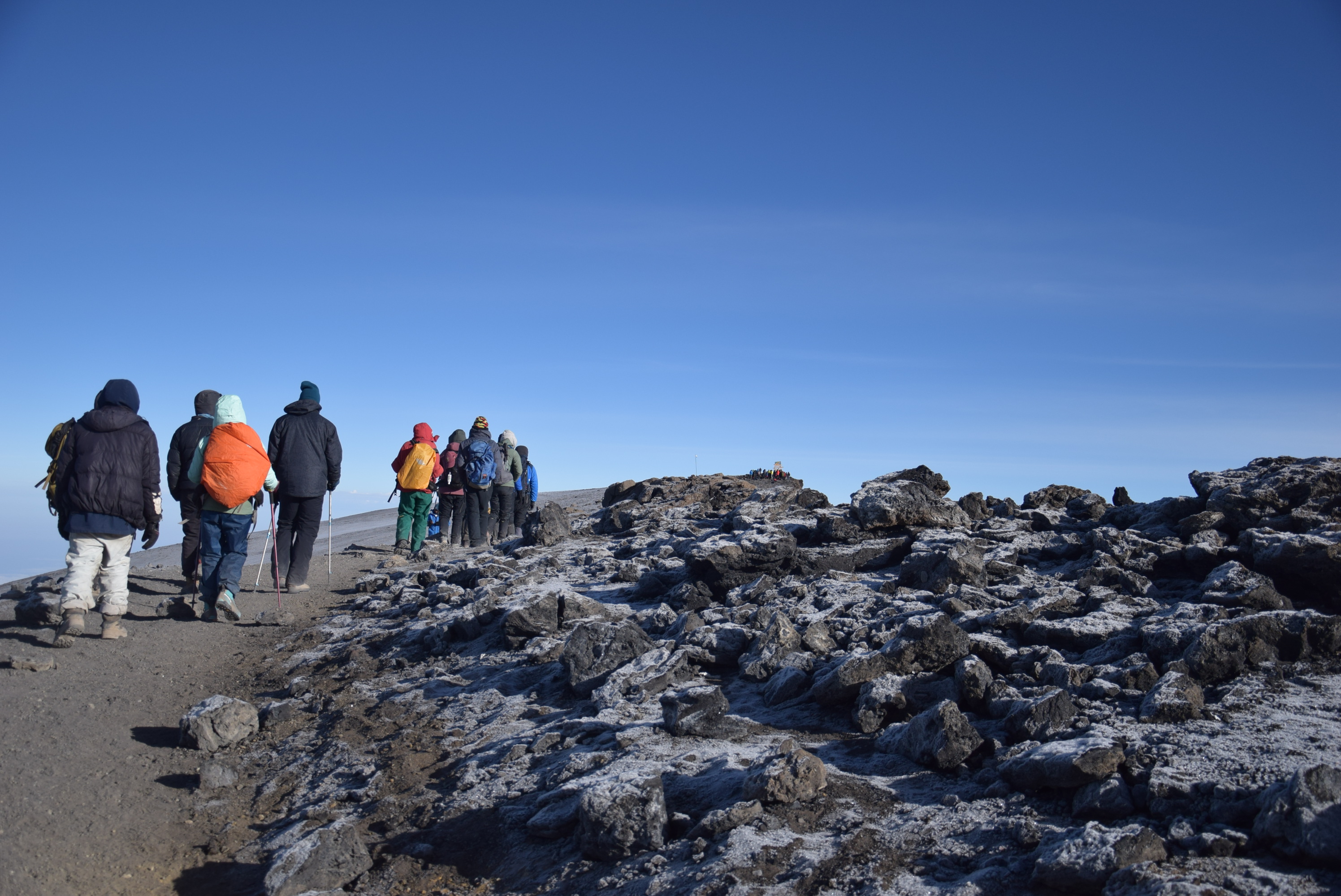 Machame Camp (2,835 m/9,301 ft) → Shira Camp (3,839 m/12,595 ft)